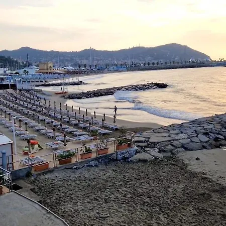 Sunset Con Terrazza E Barbecue Lägenhet Imperia
